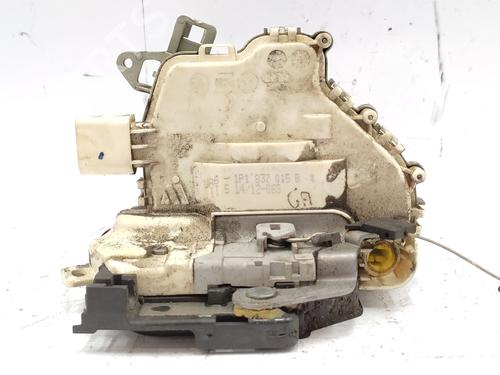 Cerradura puerta delantera izquierda SEAT LEON (1P1) 1.6 TDI (105 hp) 30273515