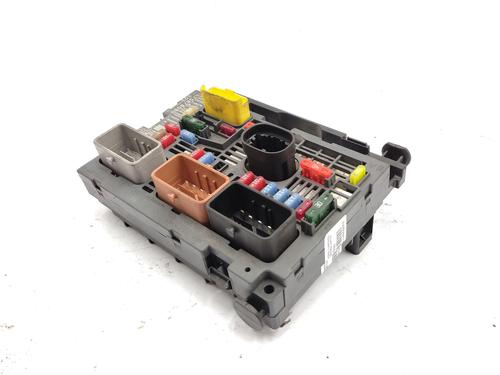 Used Fuse box Fuse box 37233542 37233542