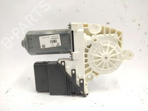 Used Right rear window motor Right rear window motor VW GOLF VI (5K1) 1.6 TDI (105 hp) 34216564 34216564
