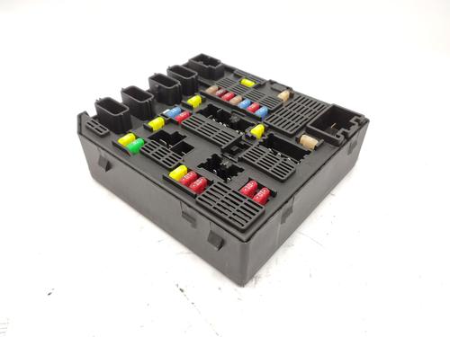 Used Fuse box RENAULT SCÉNIC III (JZ0/1_) 1.4 16V (JZ0F, JZ1V) (131 hp) 31013801
