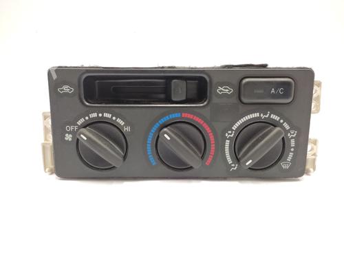 Used Climate control Climate control TOYOTA AVENSIS (_T22_) 1.6 i (AT220_, AT220R) (101 hp) 33954412 33954412