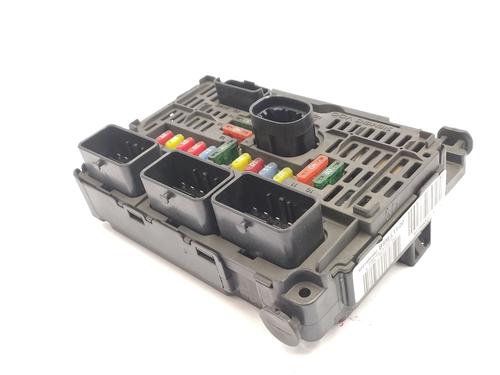 Used Fuse box Fuse box 39617520 39617520