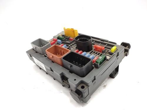 Used Fuse box PEUGEOT 308 I (4A_, 4C_) 1.6 HDi (90 hp) 31013804