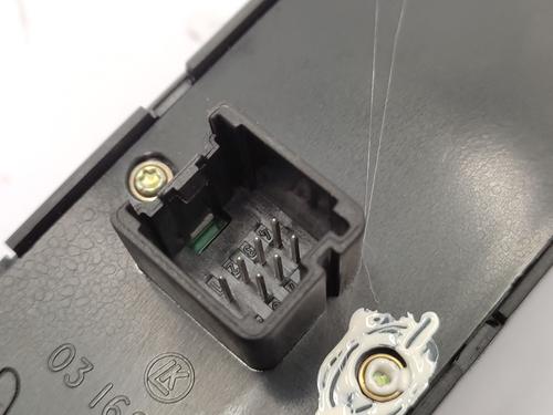 Fensterheberschalter links vorne FORD FOCUS I (DAW, DBW) 1.6 16V | BP30539505I27