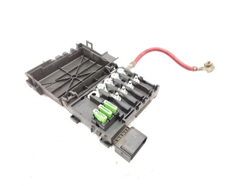 Sikringsdose VW GOLF IV (1J1) 1.6 16V (105 hp) 28471560