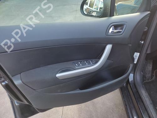 Fuse box PEUGEOT 308 I (4A_, 4C_) 1.6 HDi | BP31013804E1