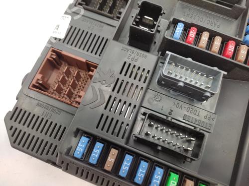 Fuse box PEUGEOT 208 I (CA_, CC_) 1.2 VTI 82 | BP29592400E1 