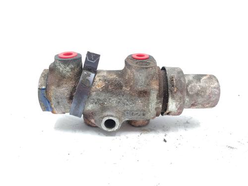 Used Brake master cylinder LAND ROVER DEFENDER Station Wagon (L316, L315) [1990-2017]  21175413