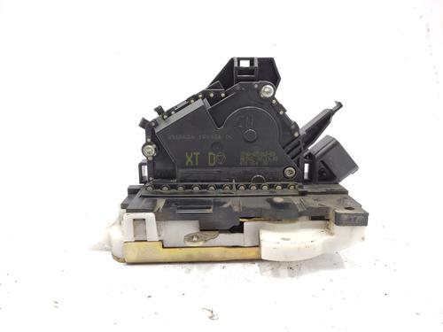Cerradura puerta delantera derecha Cerradura puerta delantera derecha FORD MONDEO III (B5Y) 2.0 16V TDDi / TDCi (115 hp) 36645402 36645402