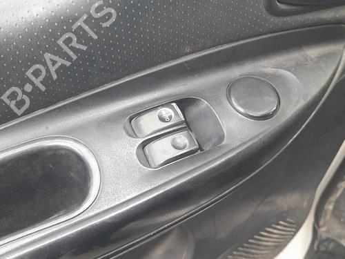 Used Left front window switch HYUNDAI H-1 Van (A1) 2.5 CRDi (140 hp) 28036666