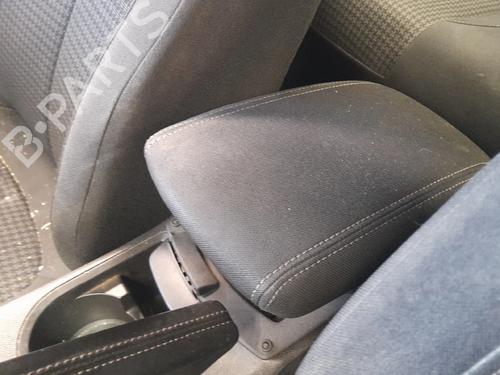 Armrest / Center console PEUGEOT 308 II (LB_, LP_, LW_, LH_, L3_) 1.5 BlueHDI 100 BP28717011I20