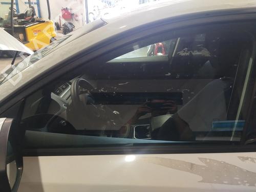 Front left door window JAGUAR E-PACE (X540) 2.0 D150 BP28729960C18