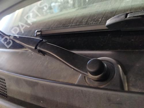 Used Front windshield wiper arm DACIA SANDERO II TCe 90 LPG (B8M1) (90 hp) 29155964