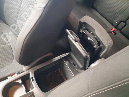 Armrest / Center console PEUGEOT 308 SW II (LC_, LJ_, LR_, LX_, L4_) 1.6 BlueHDi 120 | BP29387395I20 