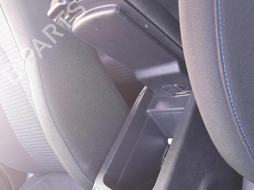 Armrest / Center console PEUGEOT 308 II (LB_, LP_, LW_, LH_, L3_) 1.5 BlueHDi 130 | BP29563090I20 