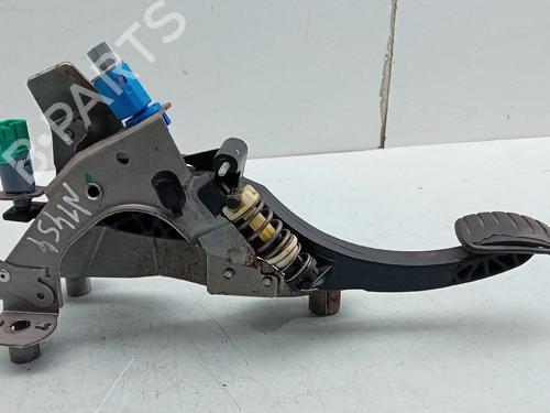 Used Clutch pedal RENAULT MEGANE III Grandtour (KZ0/1) 1.5 dCi (KZ09, KZ0D, KZ1G, KZ29, KZ14, KZ1W, KZ10, KZ1F,... (110 hp) 29754507