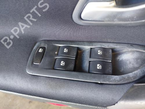 Used Left front window switch RENAULT LAGUNA II (BG0/1_) 1.8 16V (BG0B, BG0C, BG0J, BG0M, BG0V) (121 hp) 30077850