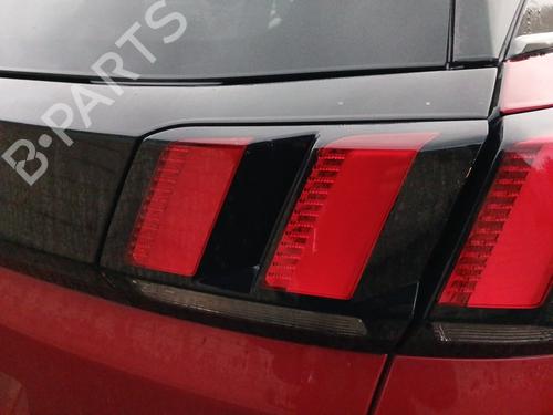 Used Right tailgate light PEUGEOT 3008 II SUV (MC_, MR_, MJ_, M4_) 1.2 THP/ PureTech 130 (MRHNSM, MRHNSU, MRHNSJ, MRHNYW,... (131 hp) 30942596