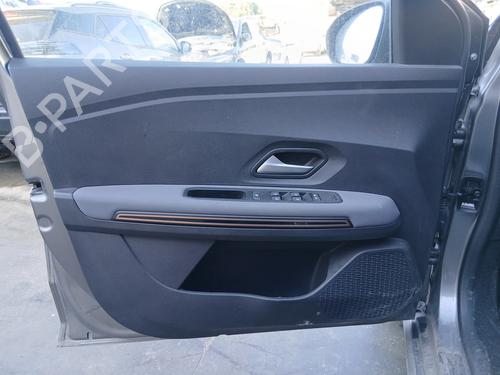 Verkleidung vorne links für DACIA JOGGER (RK_) 1.6 HYBRID 140 (RKN8) (141 hp) 31190954