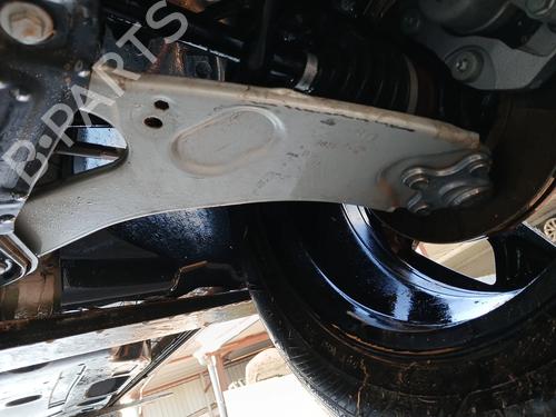 Draagarm links voor PEUGEOT 2008 II (UD_, US_, UY_, UJ_, UR_, UC_) 1.2 PureTech 100 (USHNK) (101 hp) 31193805