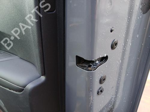 Højre fortil lås PEUGEOT 2008 II (UD_, US_, UY_, UJ_, UR_, UC_) 1.2 PureTech 100 (USHNK) (101 hp) 31195285