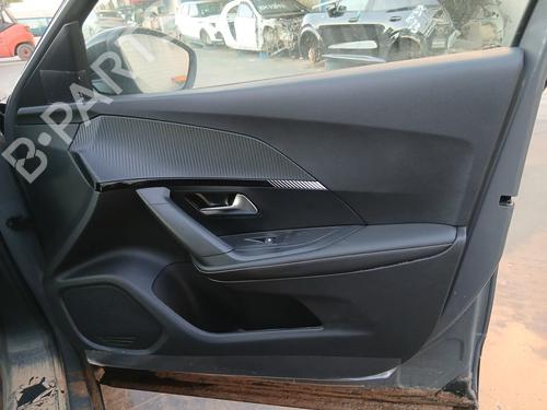 Høyre frontpanel PEUGEOT 2008 II (UD_, US_, UY_, UJ_, UR_, UC_) 1.2 PureTech 100 (USHNK) (101 hp) 31195298
