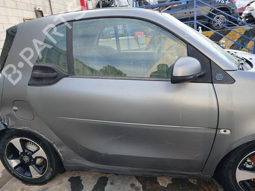 Używane Drzwi przednie prawe SMART FORTWO Coupe (453) electric drive (453.391) (82 hp) 31293922