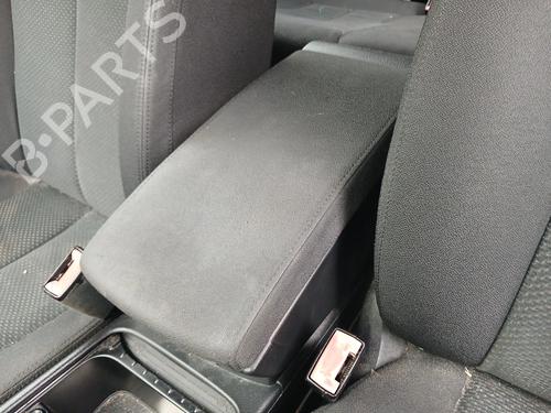 Used Armrest / Center console VW PASSAT B6 Variant (3C5) 2.0 TDI 16V (140 hp) 31335352