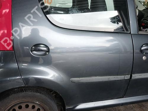 Dør højre bagtil PEUGEOT 107 (PM_, PN_) 1.0 (68 hp) 31671862