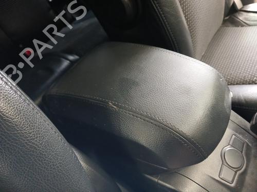 Used Armrest / Center console CHEVROLET CAPTIVA (C100, C140) 2.0 D (150 hp) 31697232