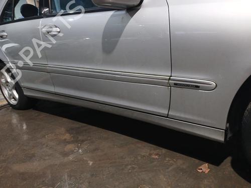 Faldon derecho MERCEDES-BENZ C-CLASS (W203) C 200 Kompressor (203.045) (163 hp) 32175913