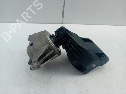 Used Engine mount Engine mount MERCEDES-BENZ C-CLASS T-MODEL (S206) C 300 de (206.208) (313 hp) 32233071 32233071