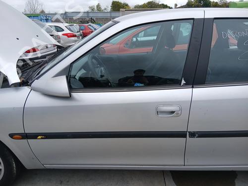 left-front-door-opel-vectra-b-j96-1995-1996-1997-1998-1999-2000-2001-2002-2003-2004-32304815 main image