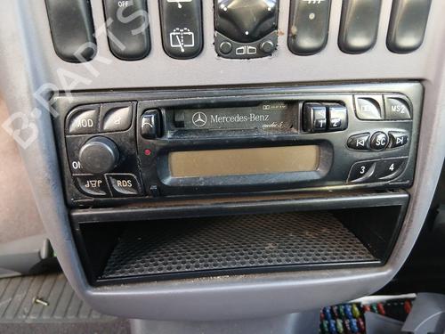 Used Radio Radio MERCEDES-BENZ A-CLASS (W168) A 170 CDI (168.008) (90 hp) 32304877 32304877