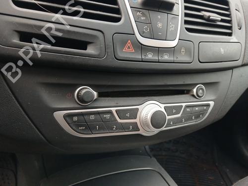 Used Radio Radio RENAULT LAGUNA III (BT0/1) 2.0 dCi (BT01, BT08, BT09, BT0E, BT0K, BT12, BT1C, BT1D,... (150 hp) 32734608 32734608