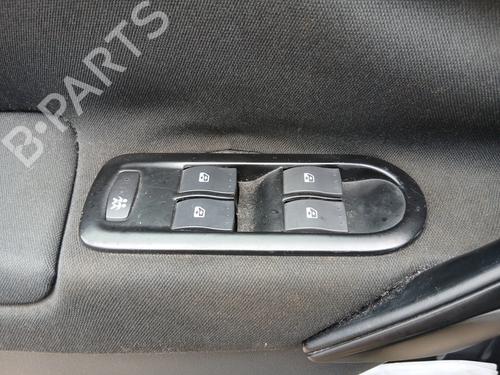 Used Left front window switch Left front window switch RENAULT MEGANE II Estate (KM0/1_) 1.5 dCi (KM0F, KM0T, KM2B) (82 hp) 32748662 32748662