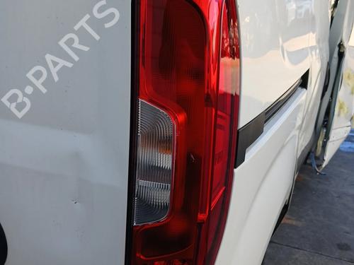 Højre baglygte FIAT DOBLO Cargo (263_) 1.3 D Multijet (263WXU1A, 263ZXU1A, 263WYB1A, 263ZYB1A) (95 hp) 33016981
