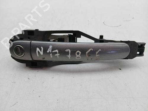 Venstre fortil udvendigt håndtag VW POLO IV (9N_, 9A_) 1.4 TDI (75 hp) 33199614