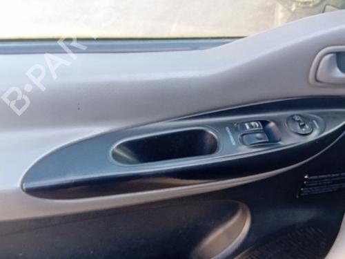 Used Left front window switch Left front window switch HYUNDAI H-1 Travel (TQ) 2.5 CRDi (110 hp) 33402756 33402756