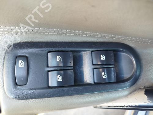 Used Left front window switch Left front window switch RENAULT MEGANE II Estate (KM0/1_) 1.5 dCi (KM0F, KM0T, KM2B) (82 hp) 33690247 33690247