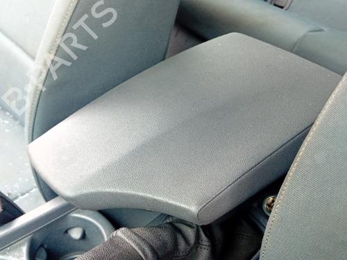 Used Armrest / Center console Armrest / Center console BMW 1 (E87) 118 d (122 hp) 33981525 33981525