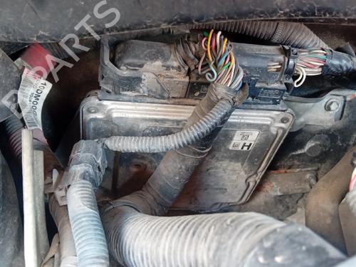 engine-control-unit-ecu-toyota-yaris-_p9_-2005-2006-2007-2008-2009-2010-2011-2012-2013-2014-34568901 main image