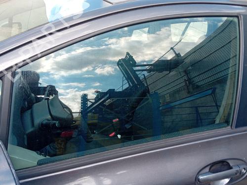 Dør rude ventre foran Dør rude ventre foran TOYOTA YARIS (_P9_) 1.4 D-4D (NLP90_, NLP90R) (90 hp) 34568918 34568918