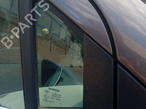 Vidro triangular frente direito Vidro triangular frente direito TOYOTA YARIS (_P9_) 1.4 D-4D (NLP90_, NLP90R) (90 hp) 34568942 34568942