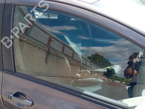 front-right-door-window-toyota-yaris-_p9_-2005-2006-2007-2008-2009-2010-2011-2012-2013-2014-34568939 main image