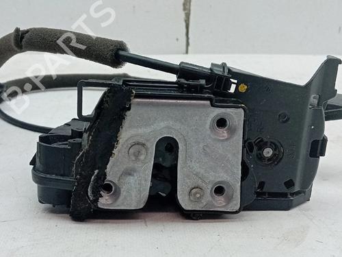 front-right-lock-smart-fortwo-coupe-453-2014-31299354 main image