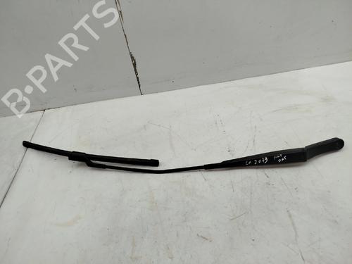 front-windshield-wiper-arm-vw-golf-viii-cd1-da1-2019-35788432 main image