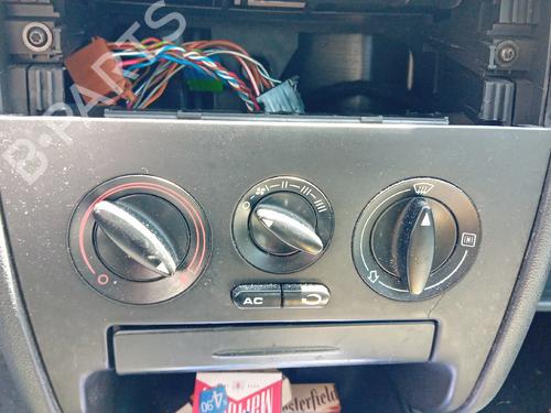 switch-seat-leon-1m1-1999-2000-2001-2002-2003-2004-2005-2006-36567598 main image