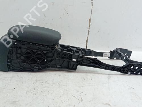 Used Armrest / Center console Armrest / Center console 22338370 22338370