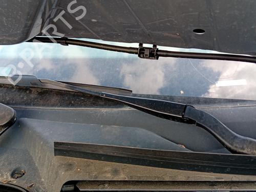 Used Front windshield wiper arm Front windshield wiper arm 36867312 36867312